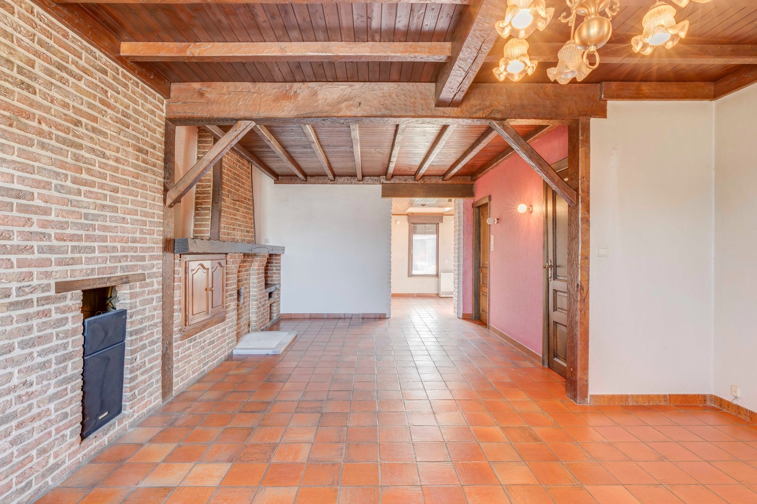 Centraal gelegen op te frissen gezinswoning gelegen op fietsafstand van het centrum van Zulte 