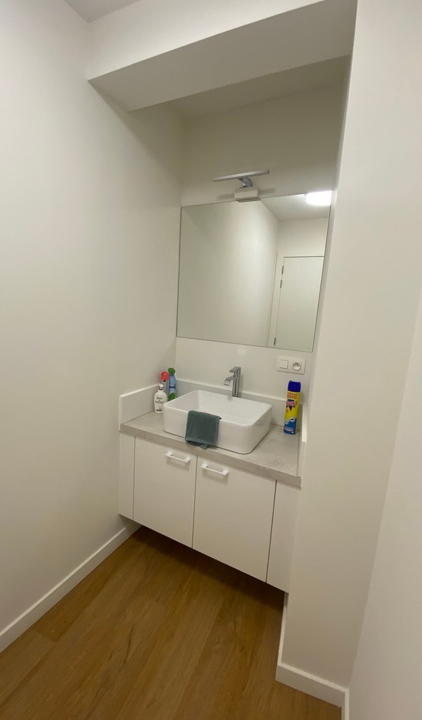 Instapklare kantoorruimte te huur vlakbij R4 in Gent