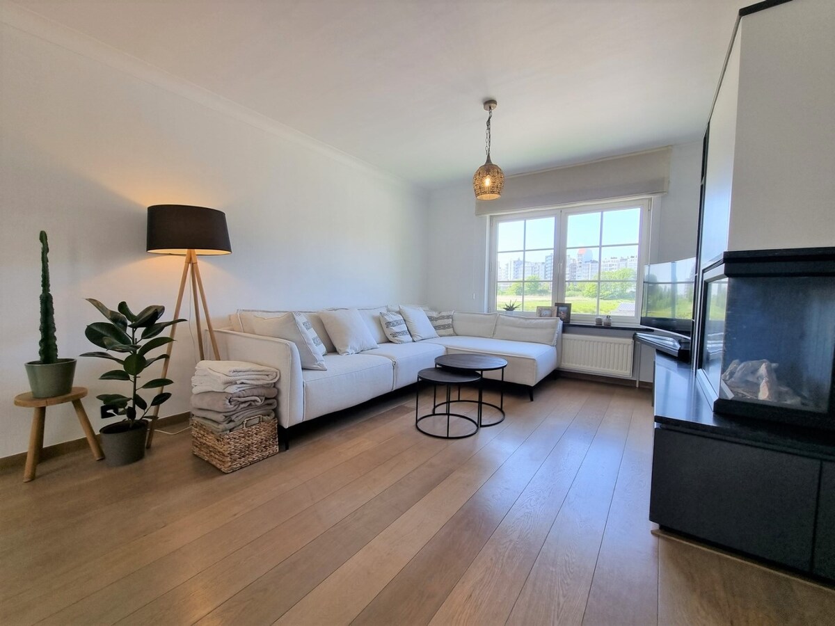 Magnifiek gelegen gezinswoning met garage &amp; oprit te Heist 