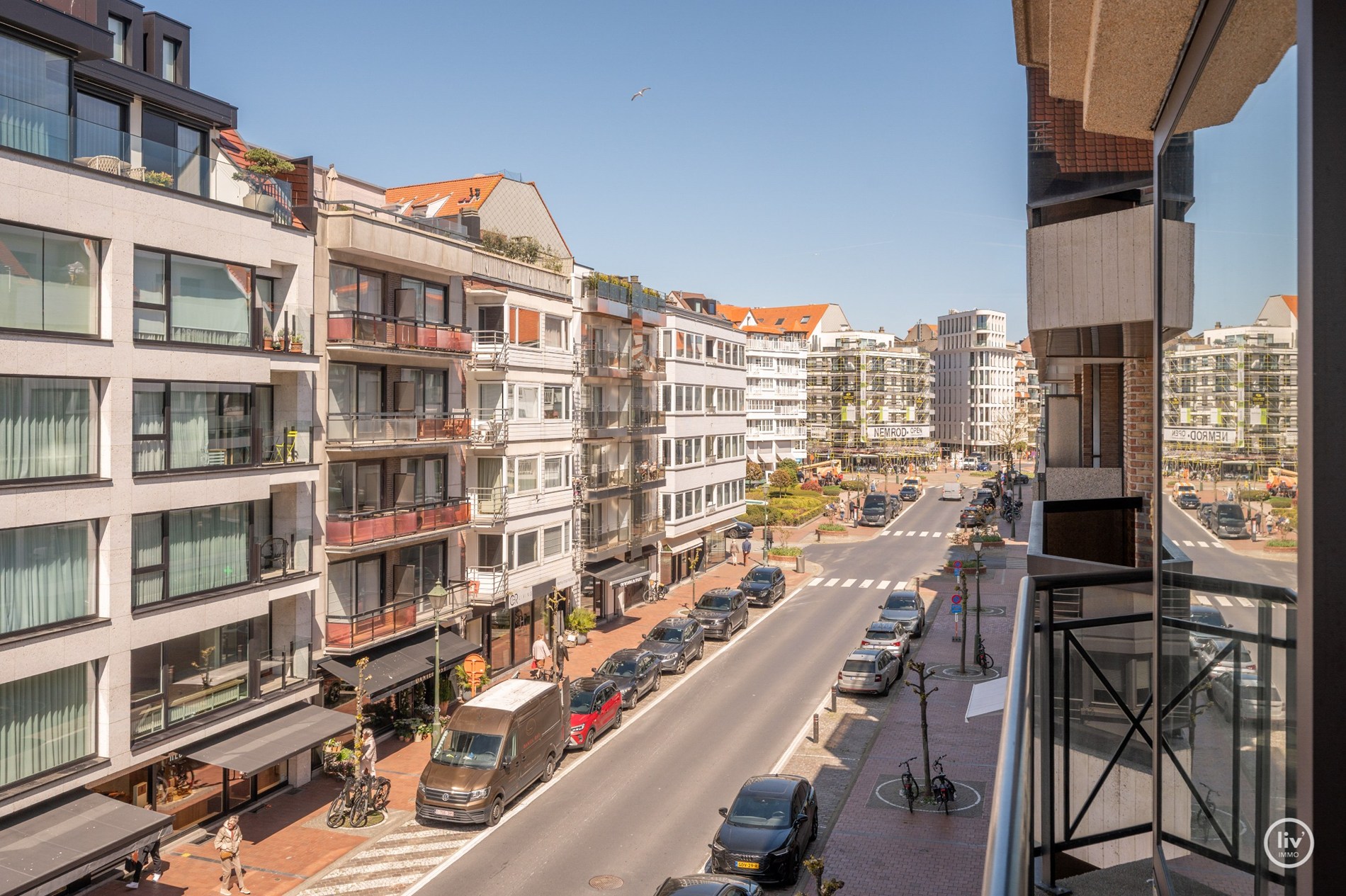 Projet de rénovation luxueux comprenant 3 chambres, situé sur l'avenue Dumortier (largeur de façade de 7 mètres). 