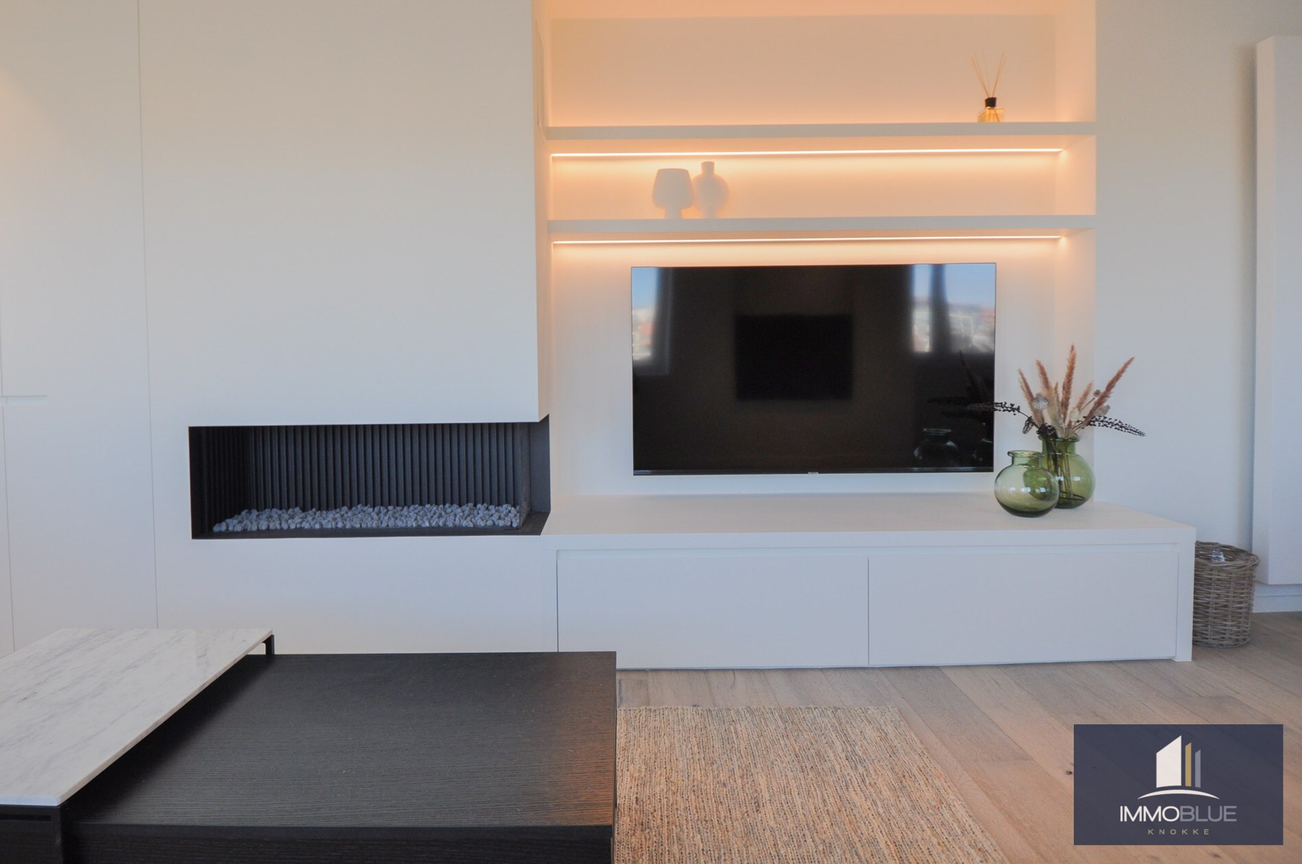 Appartement entièrement rénové et situé au calme, offrant une vue magnifique sur le Zegemeer. 