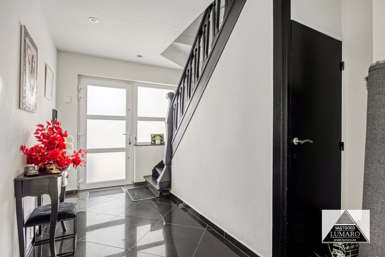 Half-open woning met karakter en grote leefruimtes 