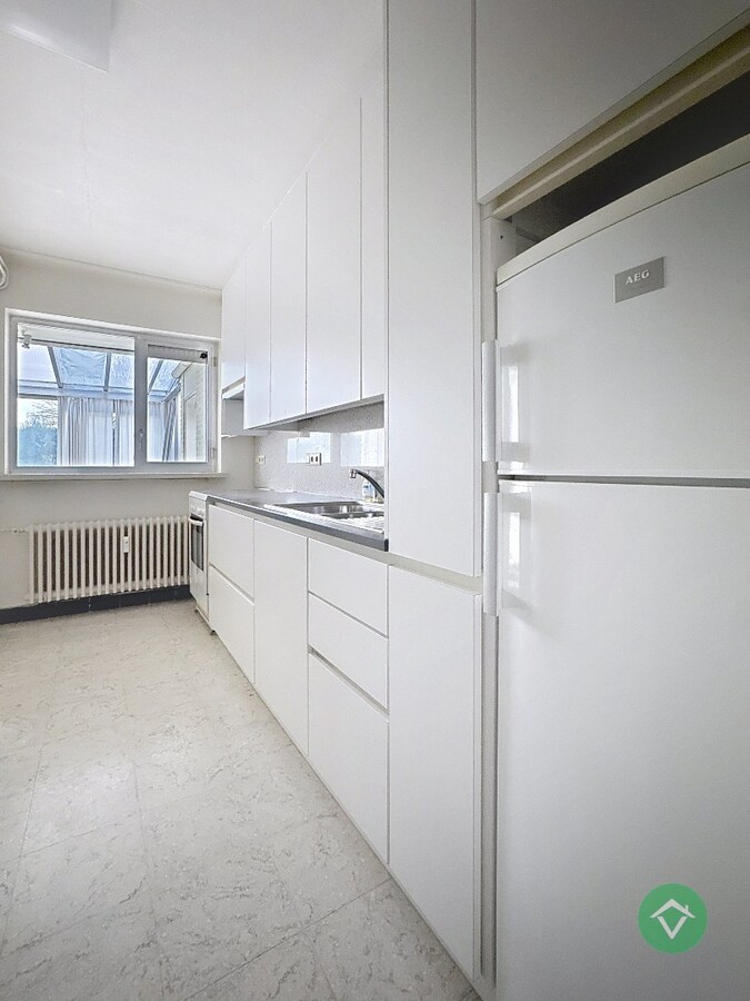 Gelijkvloers appartement met autostandplaats en garage te Roeselare 