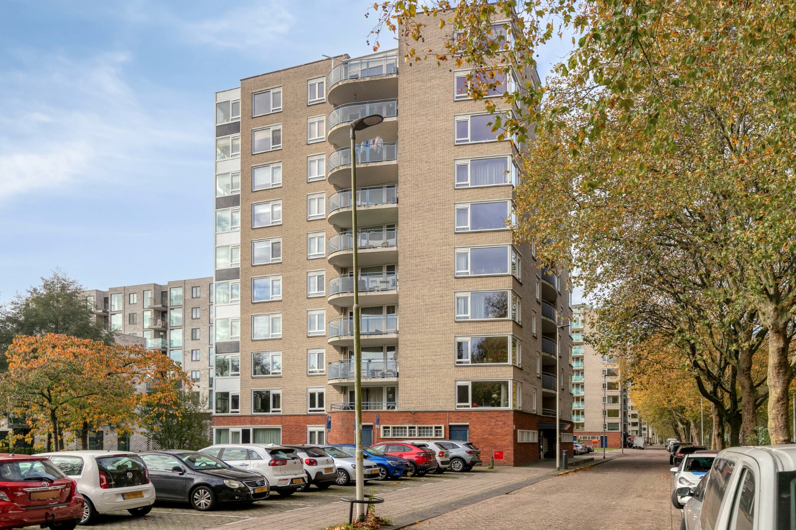 Op centrale locatie in de wijk Prinsenland gelegen 3 kamer hoek-appartement met ruim terras. 