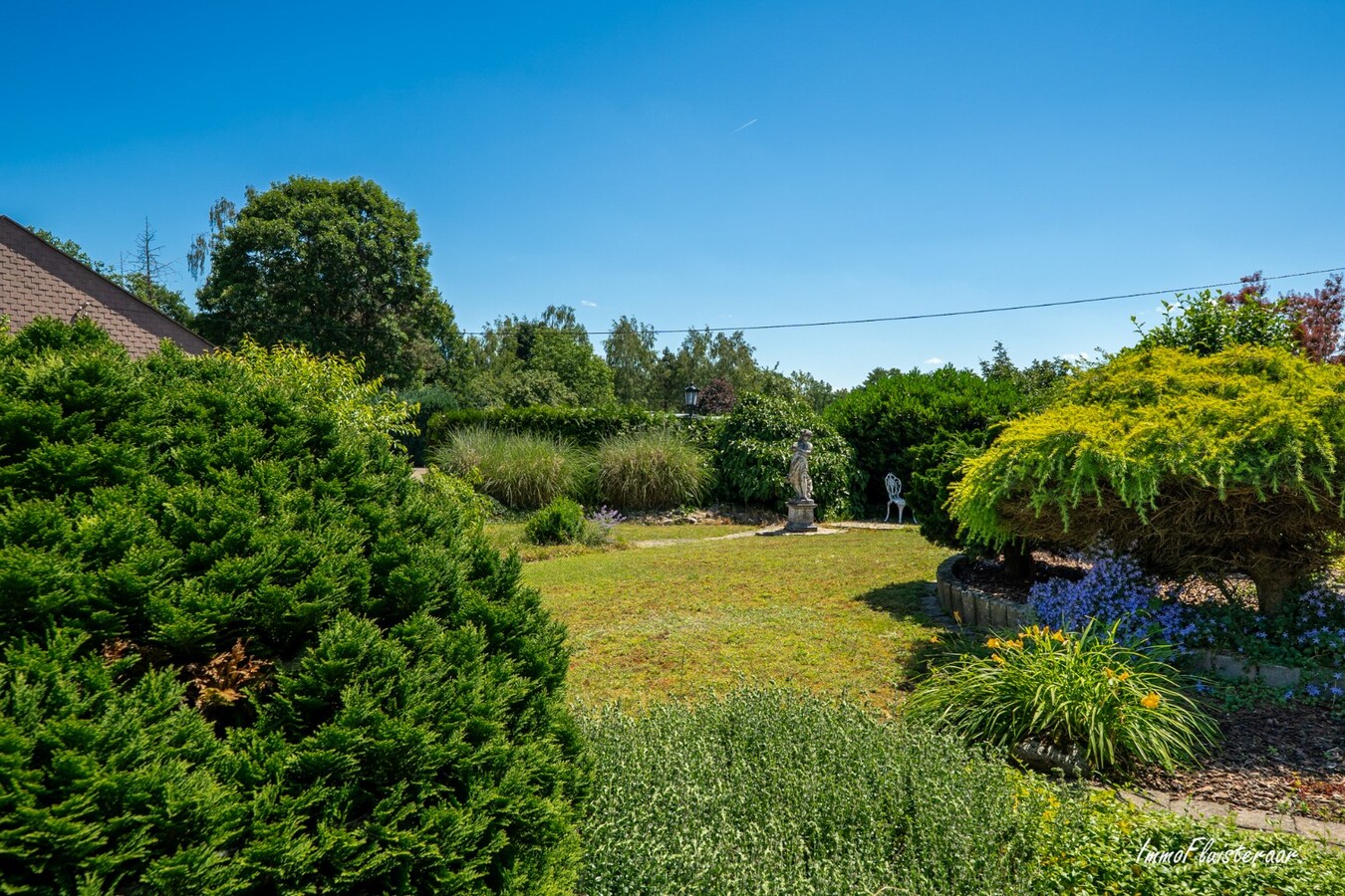 Ruime woning met loods op ca. 1ha te Lummen 
