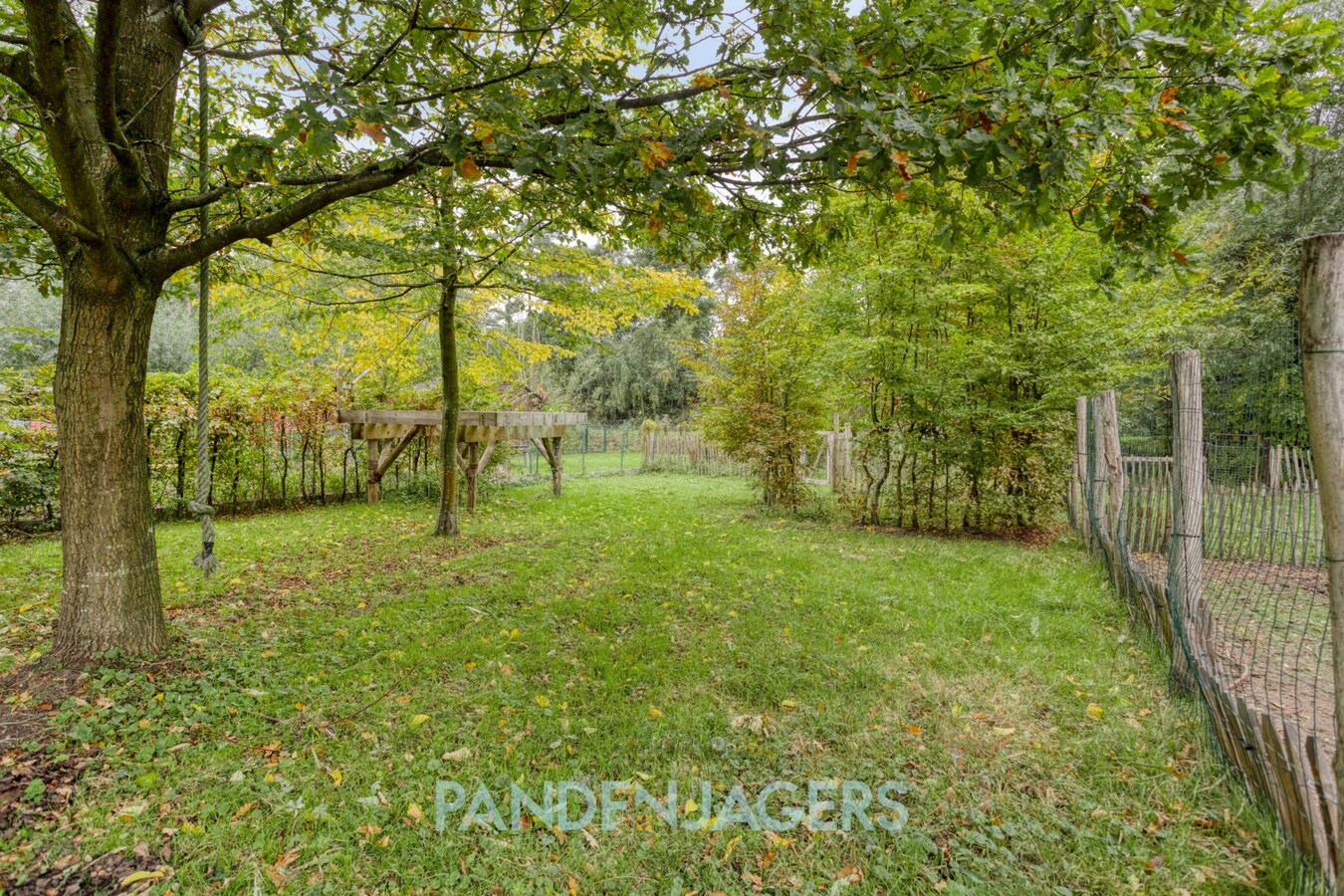 Gerenoveerde woning met uitzonderlijk groot magazijn op unieke locatie te Duffel 