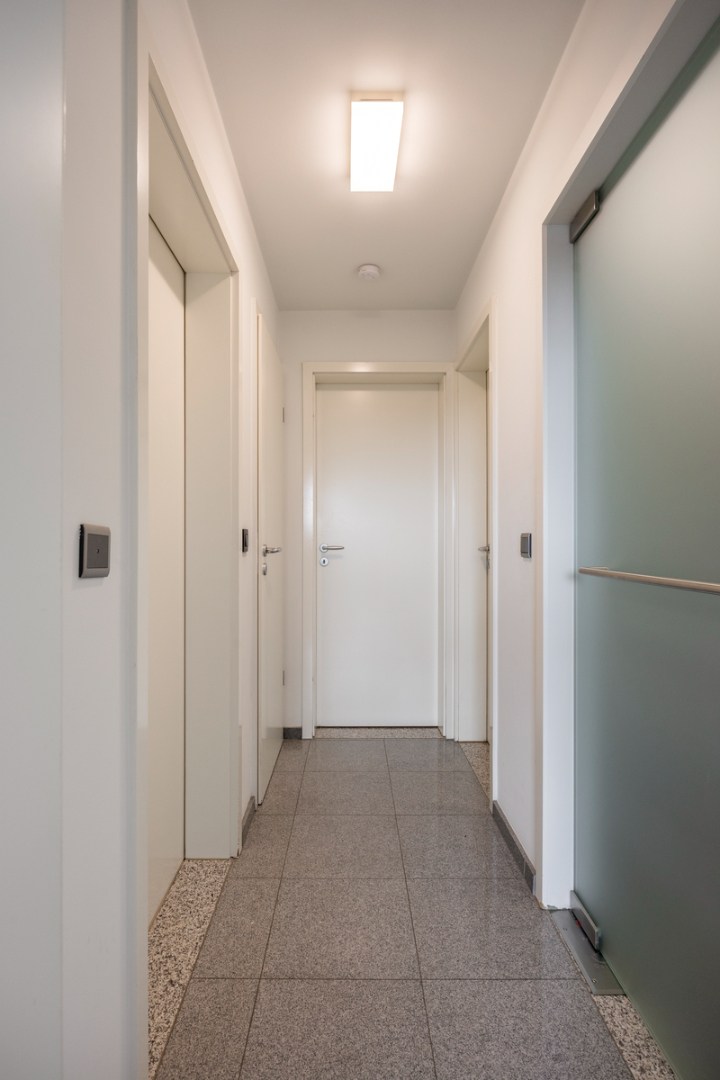 Instapklare penthouse met 2 slaapkamers en terras van 60m² , 4 kelders en garagebox in Korbeek-Lo! – EPC 199 kWh/m² - bewoonbare opp. 131 m² 