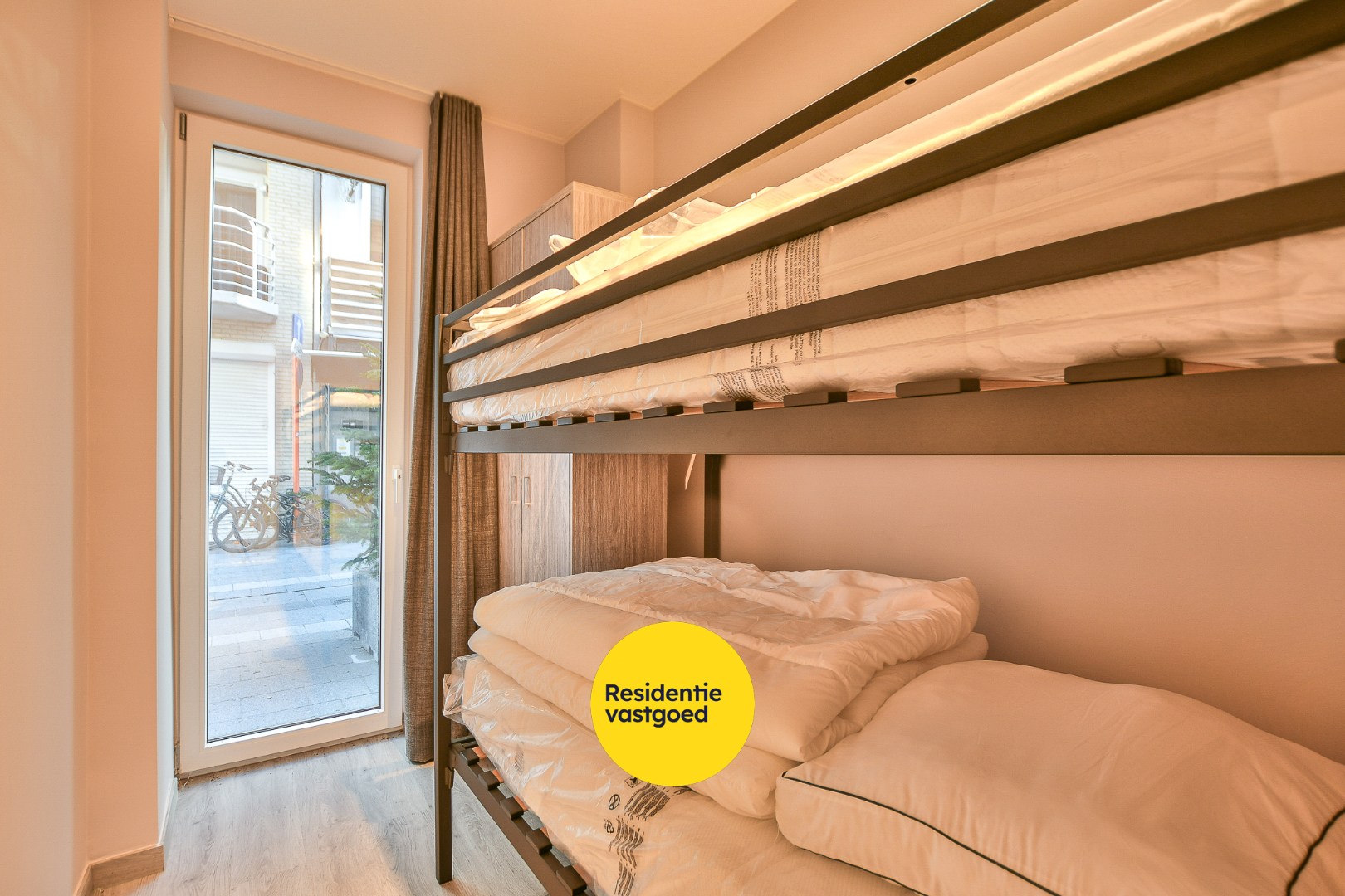 Gerenoveerd appartement met 2 slaapkamers te koop op toplocatie te Blankenberge! 