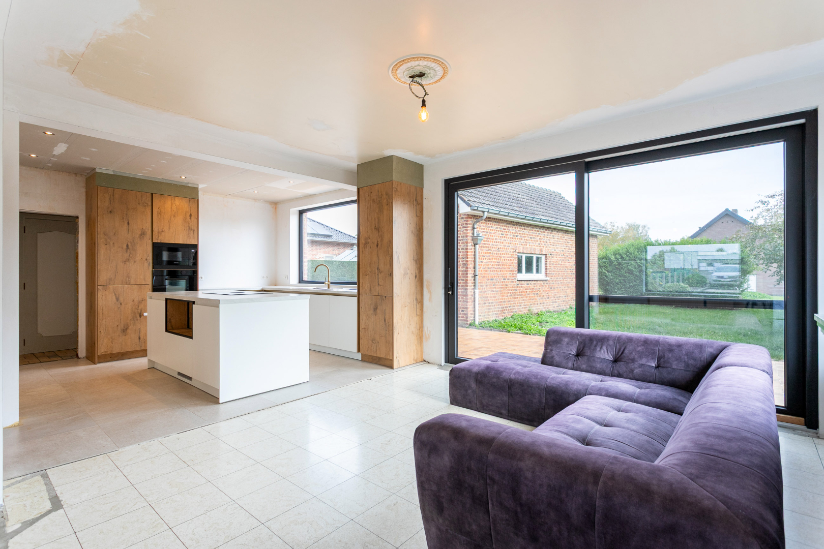 Ruime woning te Pajottegem met 4 slpks, garage en tuin op +-10a! 