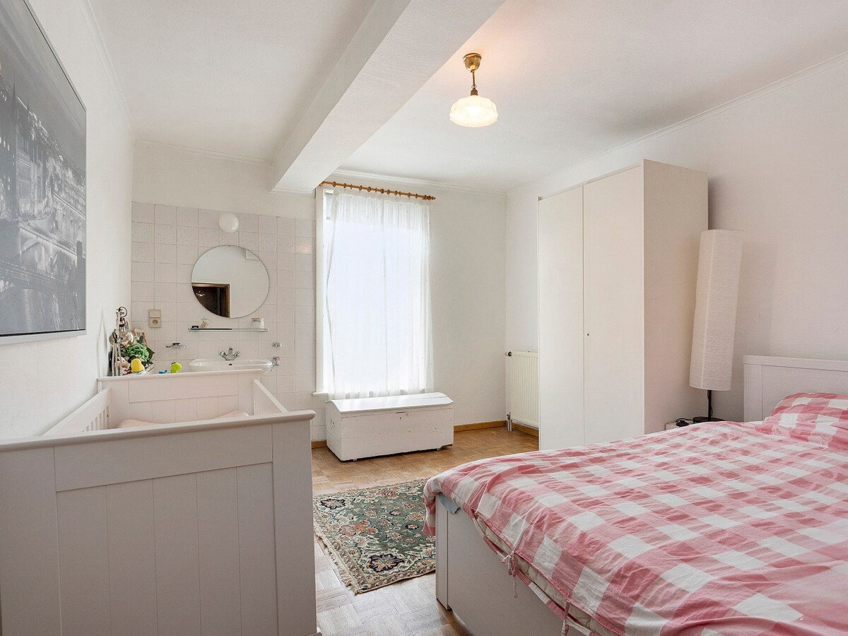 Charmant handelspand met woonst op de markt in Kruishoutem 