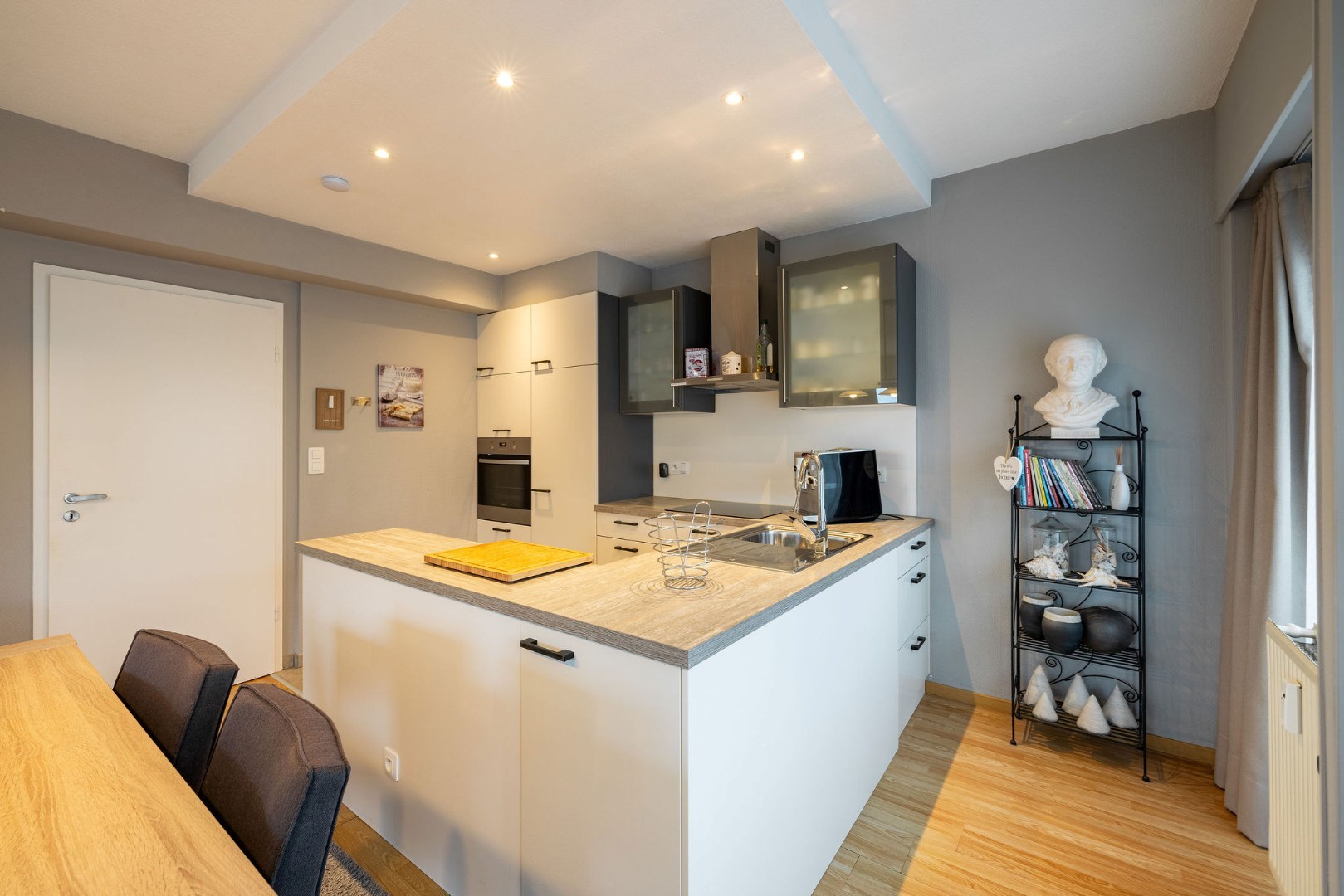 Ruim, lichtrijk hoekappartement met uniek havenzicht 