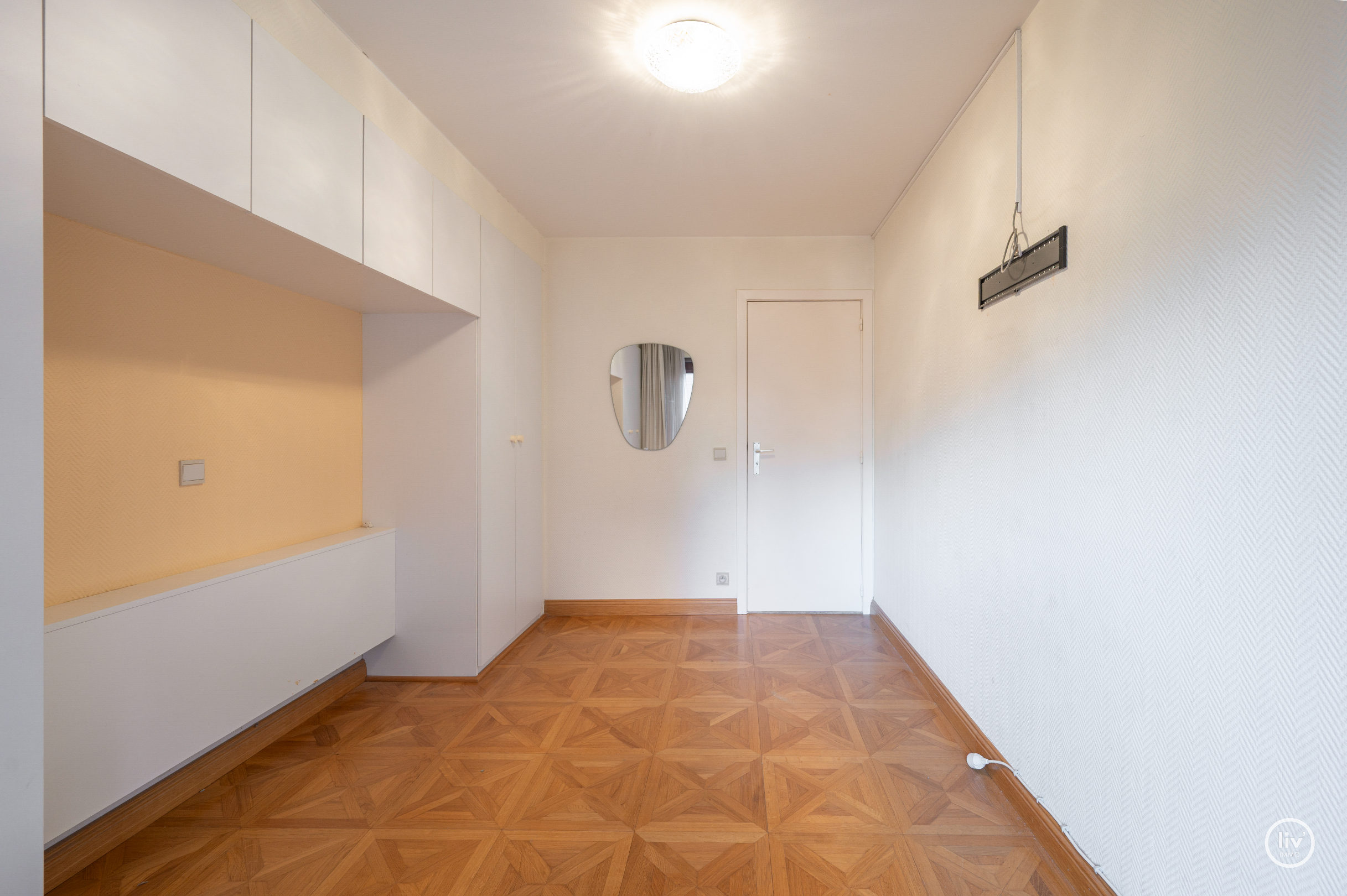 Ruim op te frissen appartement, gelegen op wandelafstand van de zee dichtbij de Lippenslaan. 