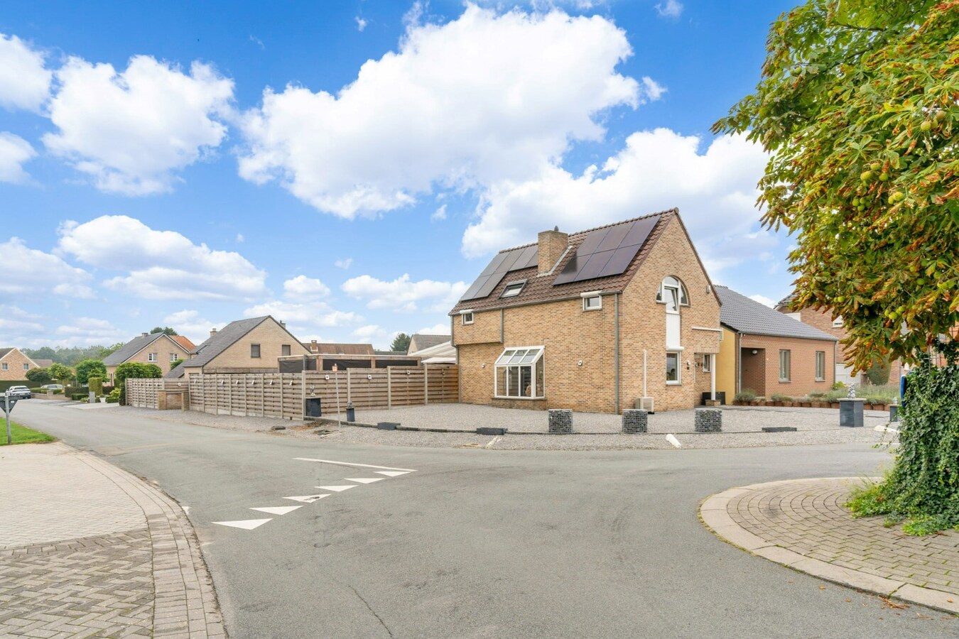 Gerenoveerde woning met tuin, garage en 3 slaapkamers in Opglabbeek - Perceeloppervlakte 684.00 - Bewoonbare oppervlakte 160.00 - Zuidoostelijke tuinoriëntatie 