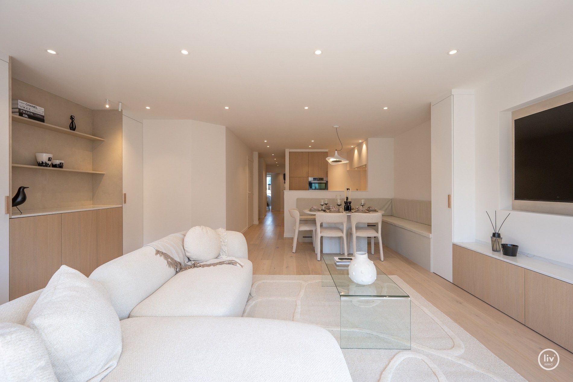 Volledig gerenoveerd en stijlvol appartement in het hart van Knokke in de  Lippenslaan. 