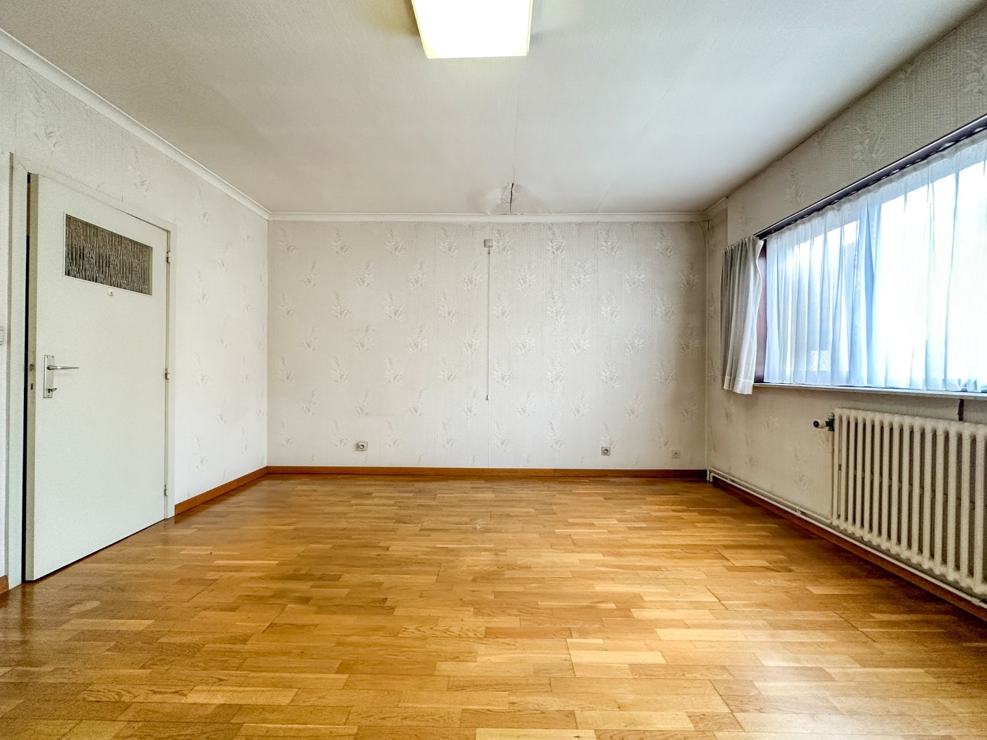 Ruime bel-étage woning met garage, diepe tuin en lift, Torhout 