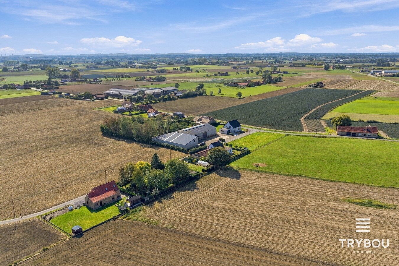 Landelijk gelegen woning met opslagplaats op 3687m² in Merkem! 