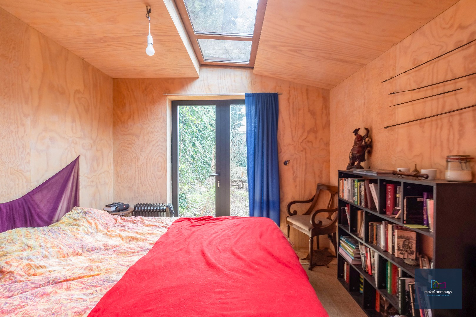 Woning met 3 slaapkamers en verrassende tuin met bijgebouwen 