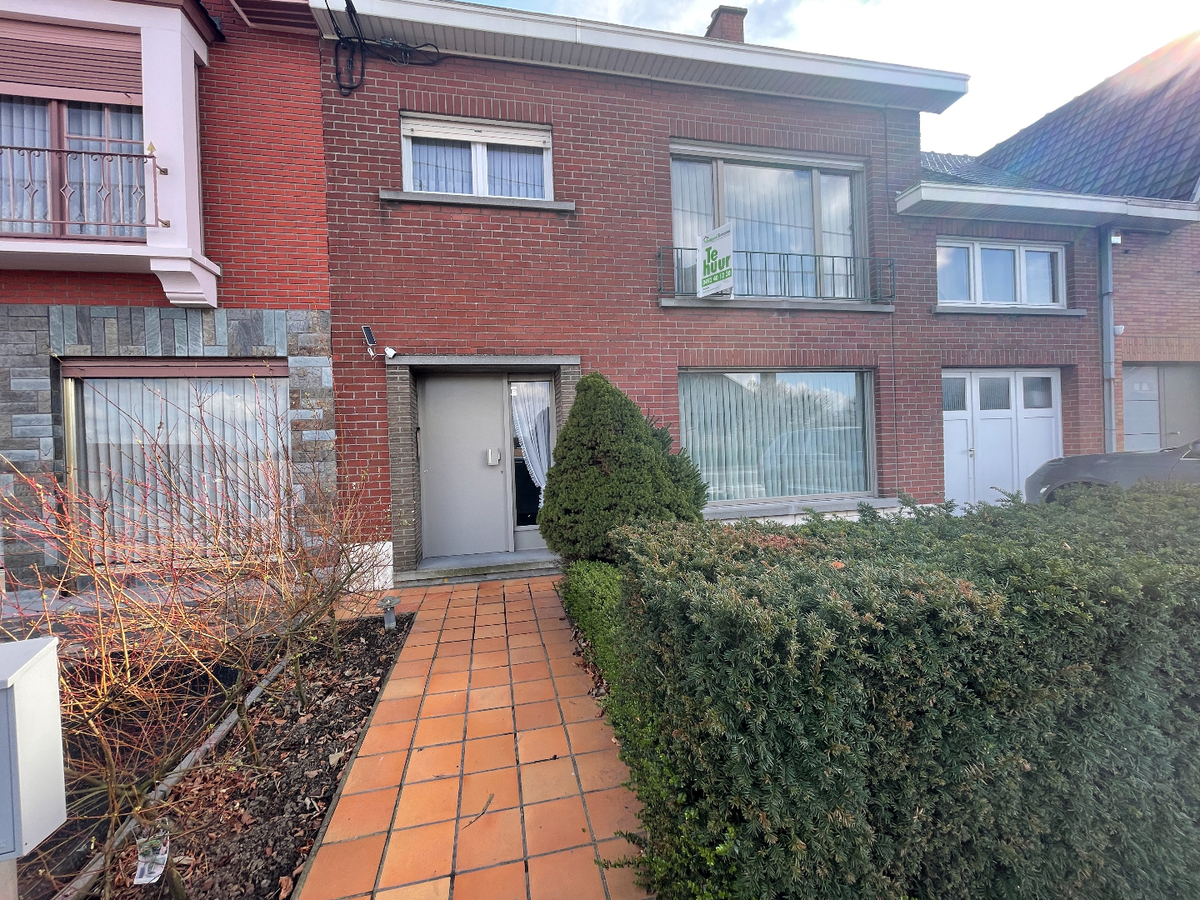 Woning met 3 slaapkamers en tuin te Roeselare! 
