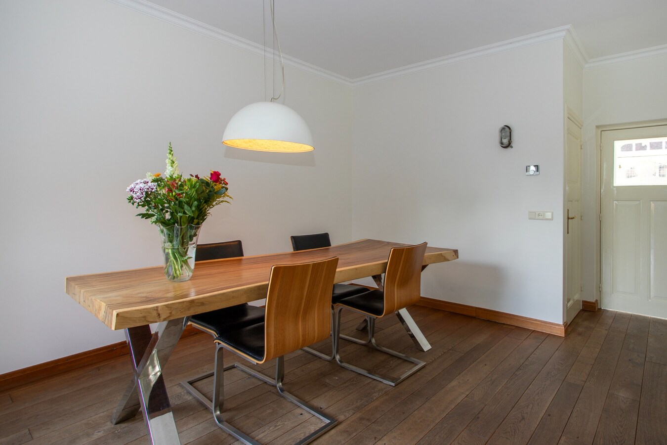 Wonen naast de kerk én in een gemeentelijk monument aan de Kerkstraat 12 Diessen. 