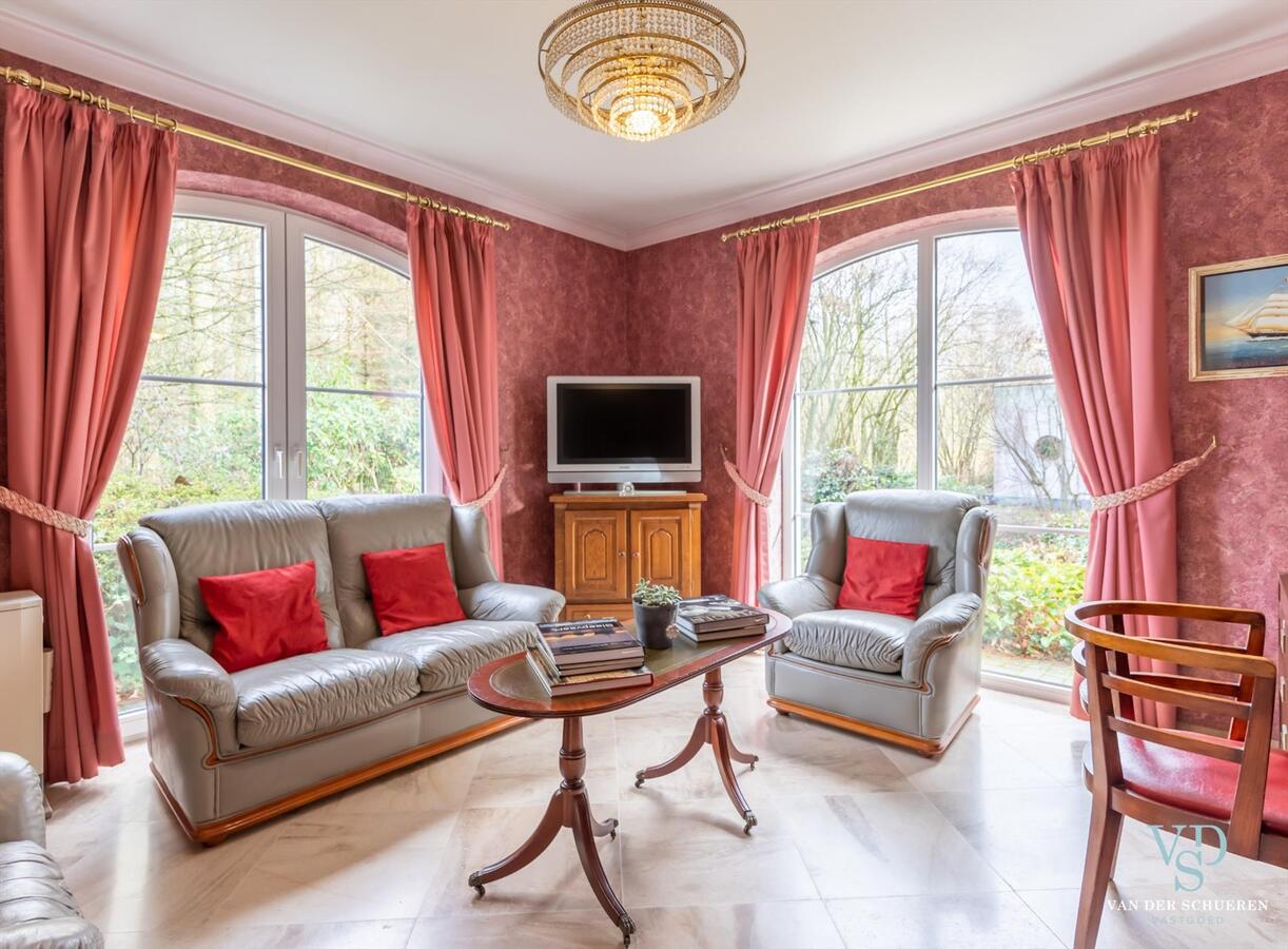 Stijlvolle villa in prachtige, groene omgeving.    Exclusief. 