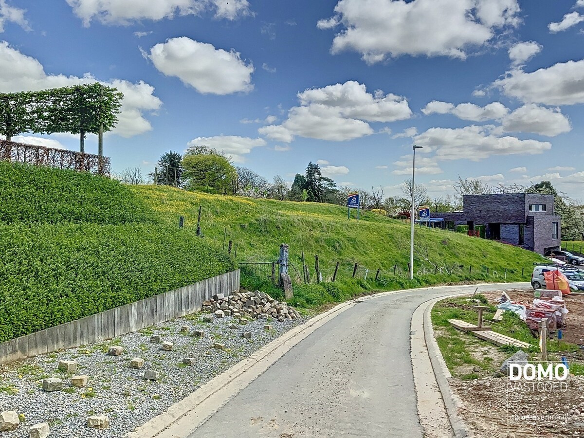 RUSTIG GELEGEN BOUWGROND VAN 10 ARE VOOR OPEN BEBOUWING TE SINT-TRUIDEN (GROOT-GELMEN) 