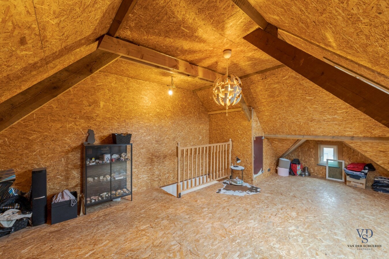 Ruime, deels gerenoveerde Half Open Bebouwing 