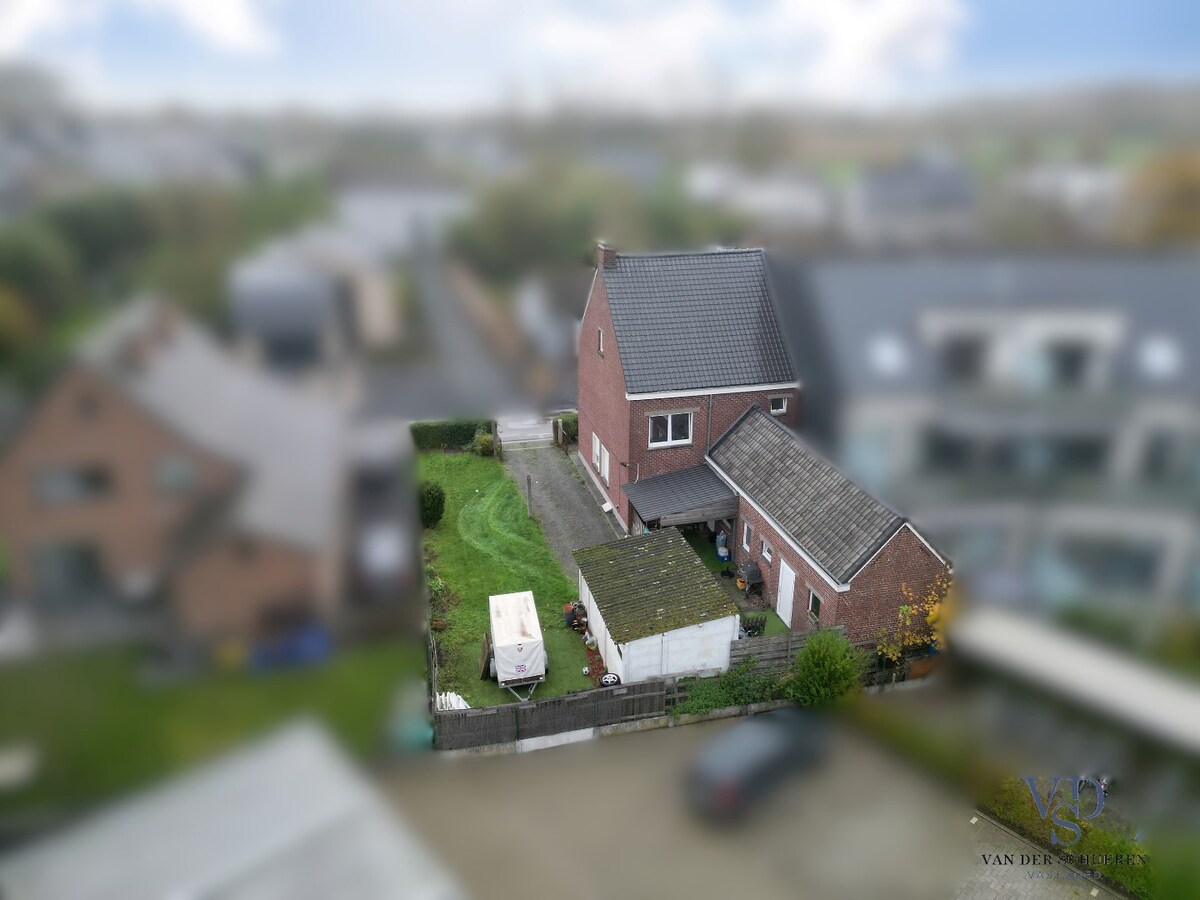 Goed gelegen  half open in Asper 