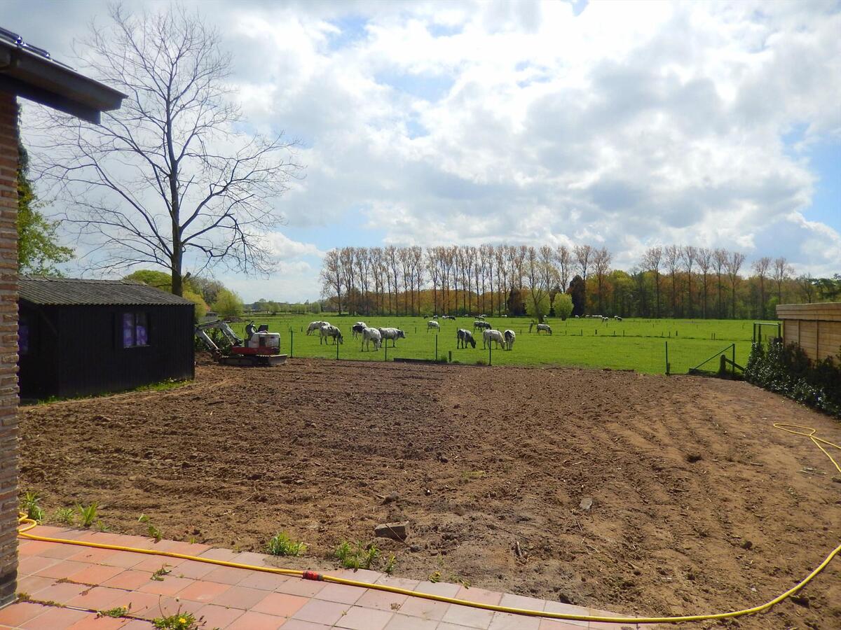 Ruime woning met zuidgerichte tuin 