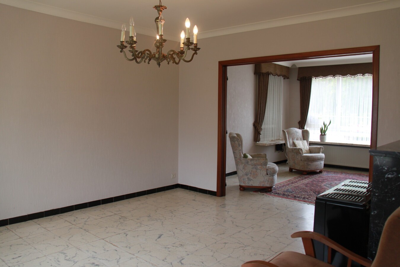 Op te frissen halfopen woning 