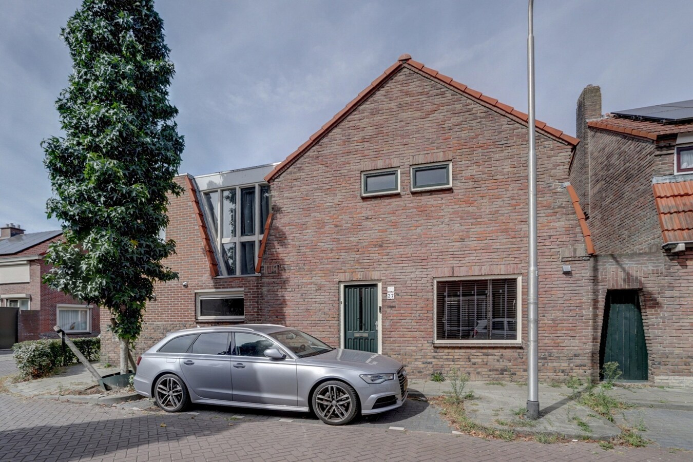 DIT BETREFT EEN WONING MET BIEDEN VANAF PRIJS  € 350.000 K.K. 