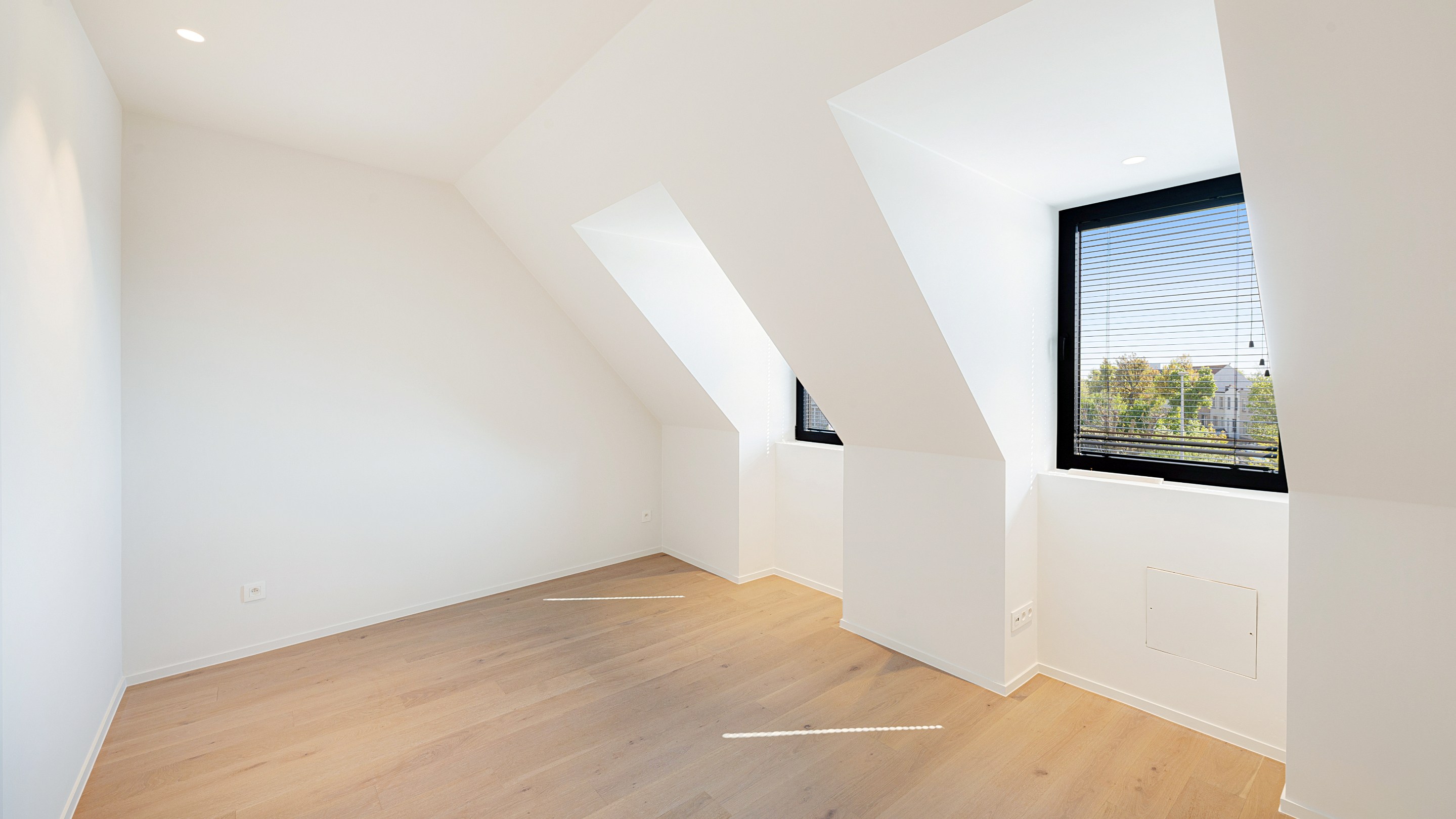 Prachtig afgewerkte nieuwbouwwoning met 4 slaapkamers gelegen in het oude Knokke. 
