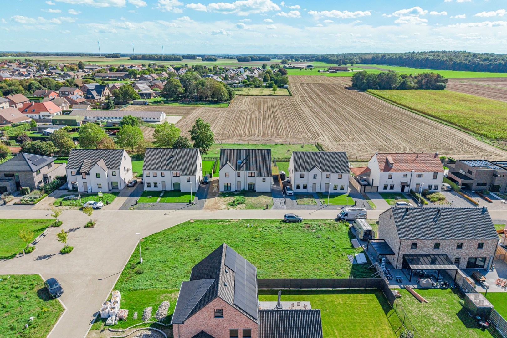 Nieuwbouw-woning in landelijke stijl met 3 slpk op 3 a 82 ca. 