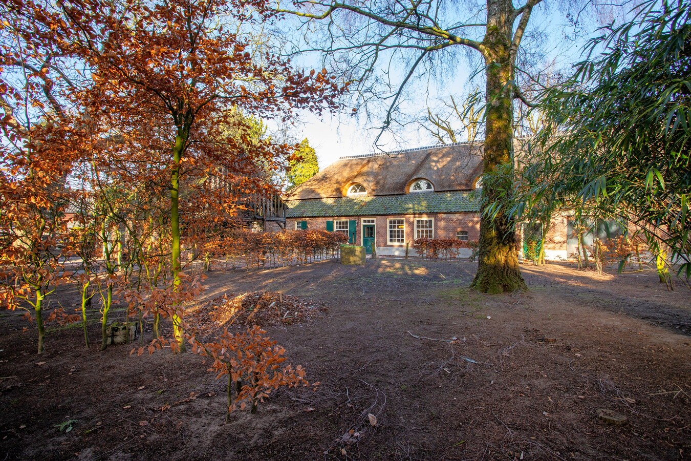 Imposante herenboerderij gelegen in het hart van Hoogeloon. 