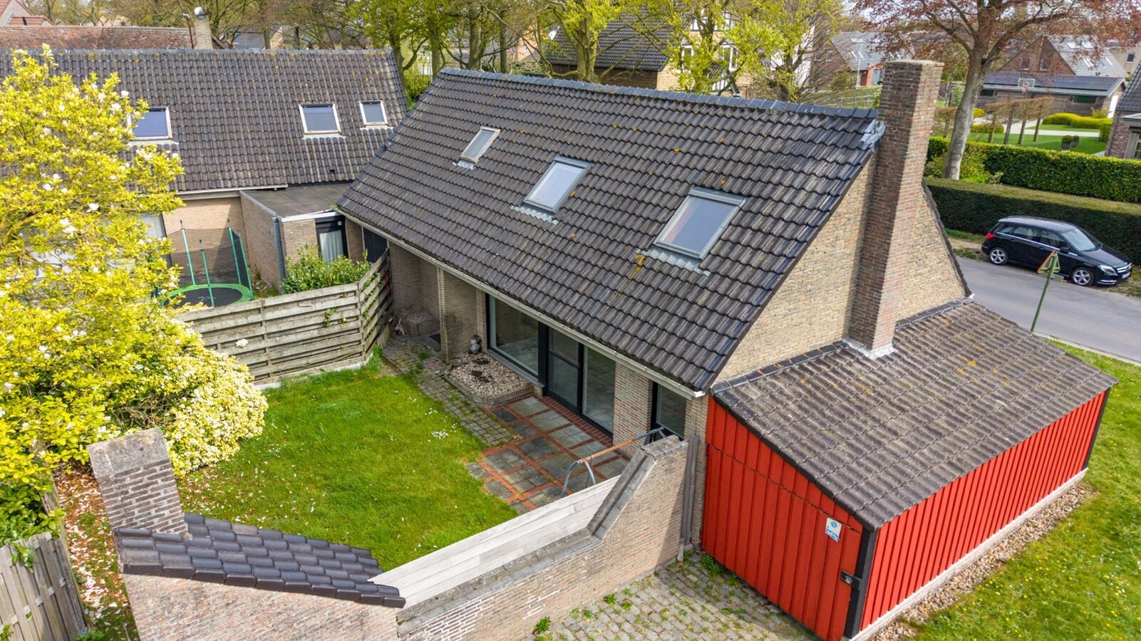 Interessant renovatieproject met twee woningen op 955 m² in Gistel 