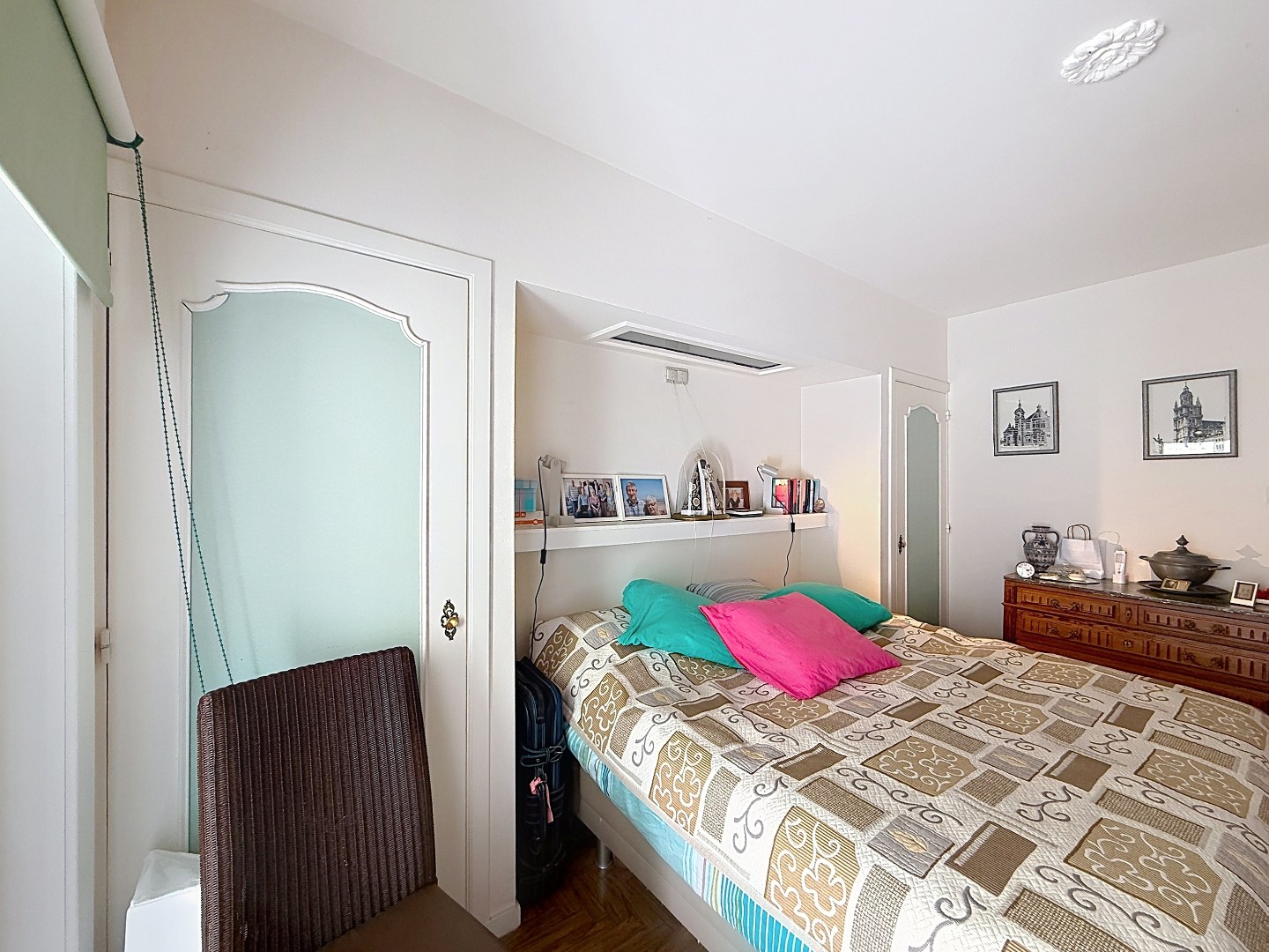 Prêt à emménager, appartement d'une chambre avec vue sur la mer. 