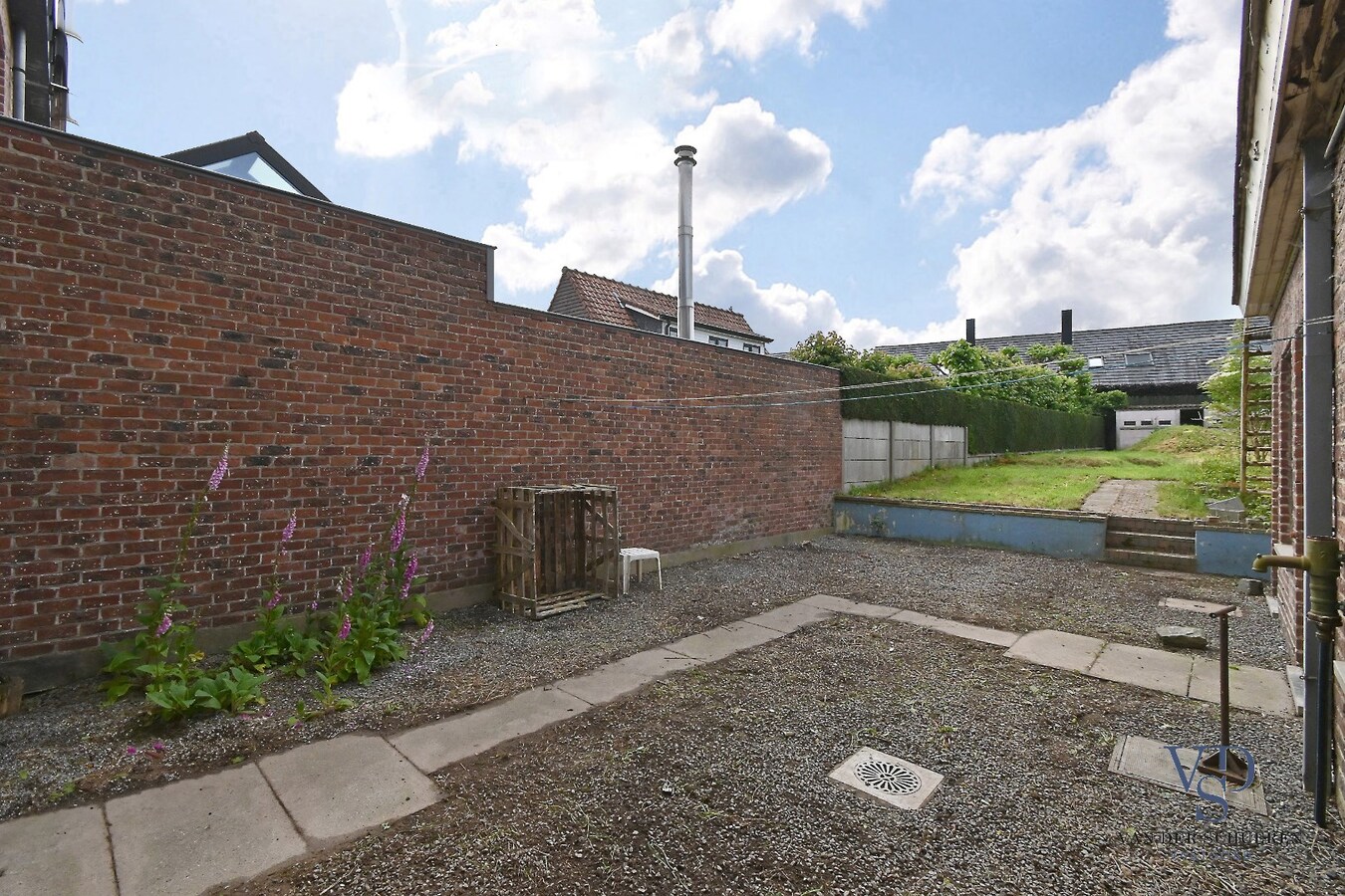 Bijzonder ruime, praktisch ingedeelde rijwoning 