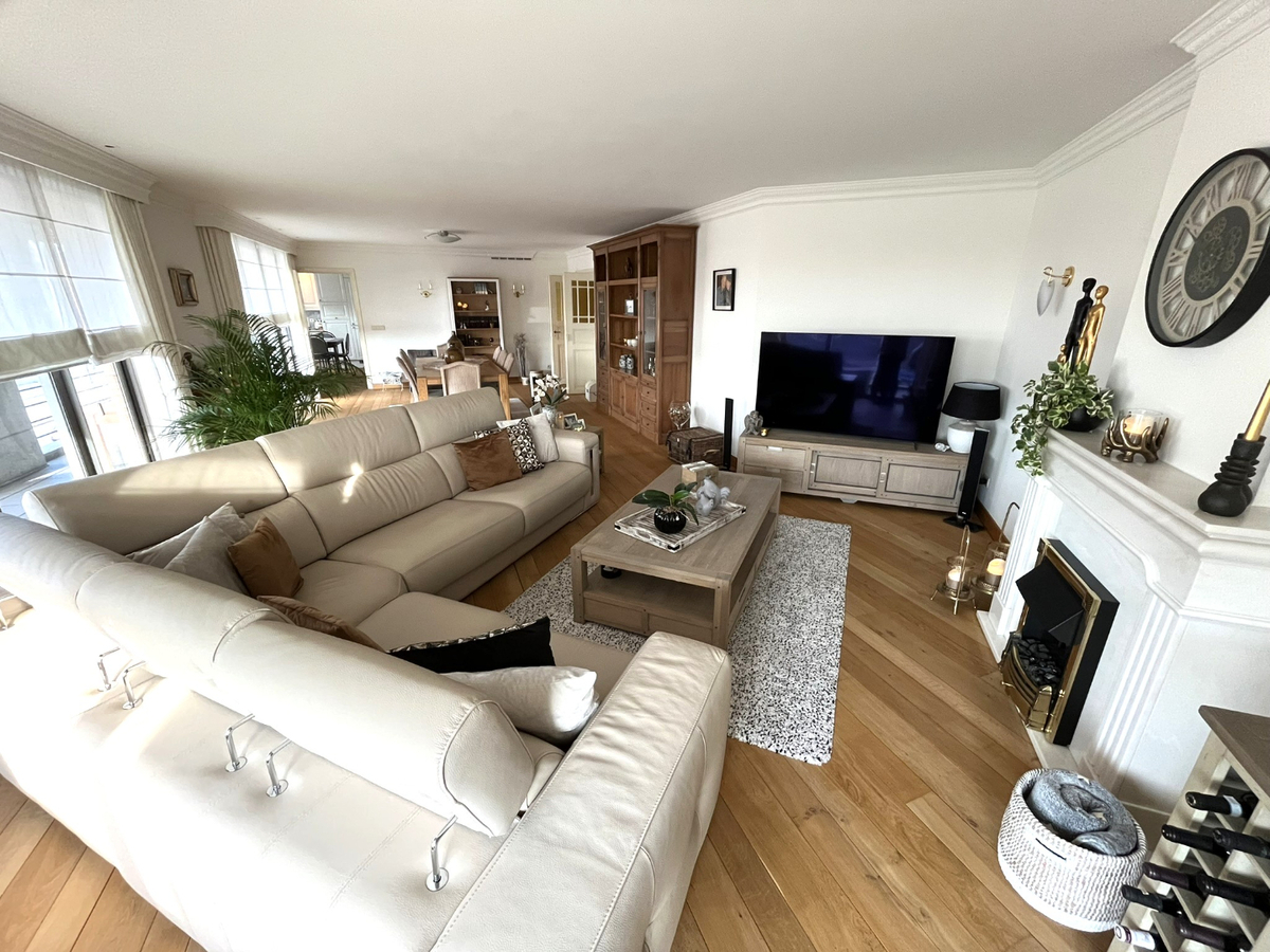 Prachtig appartement met groot terras 