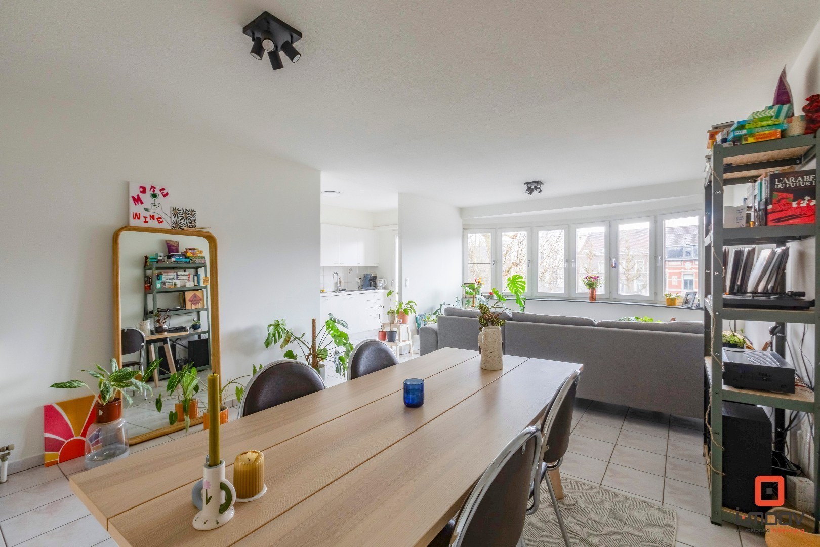 Lichtrijk tweeslaapkamer appartement met uniek waterzicht op Coupure Rechts 