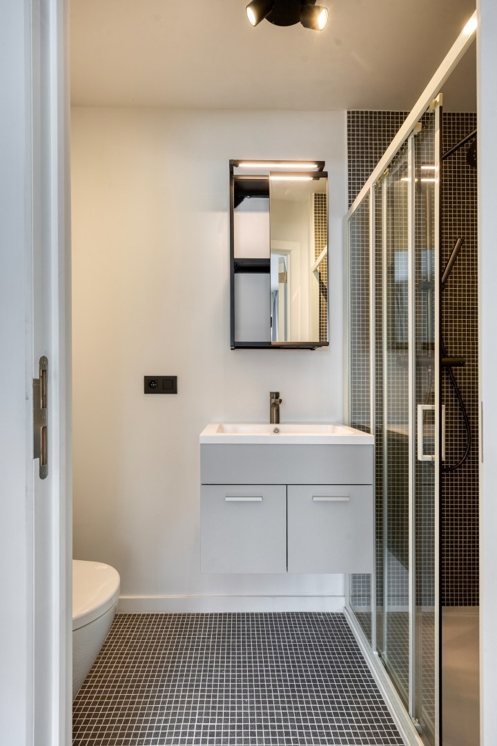 Volledig gerenoveerde en gemeubelde studentenkamers met privé-sanitair. 