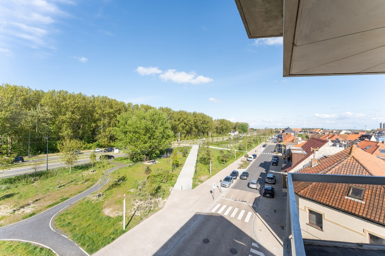 Gerenoveerd hoekappartement met prachtige zichten te Heist 