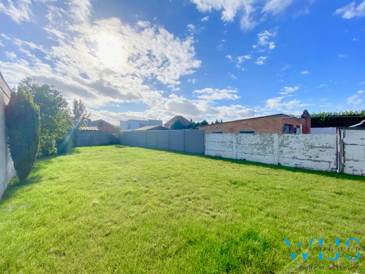 Op te frissen woonhuis op een mooi perceel te Ertvelde ! 