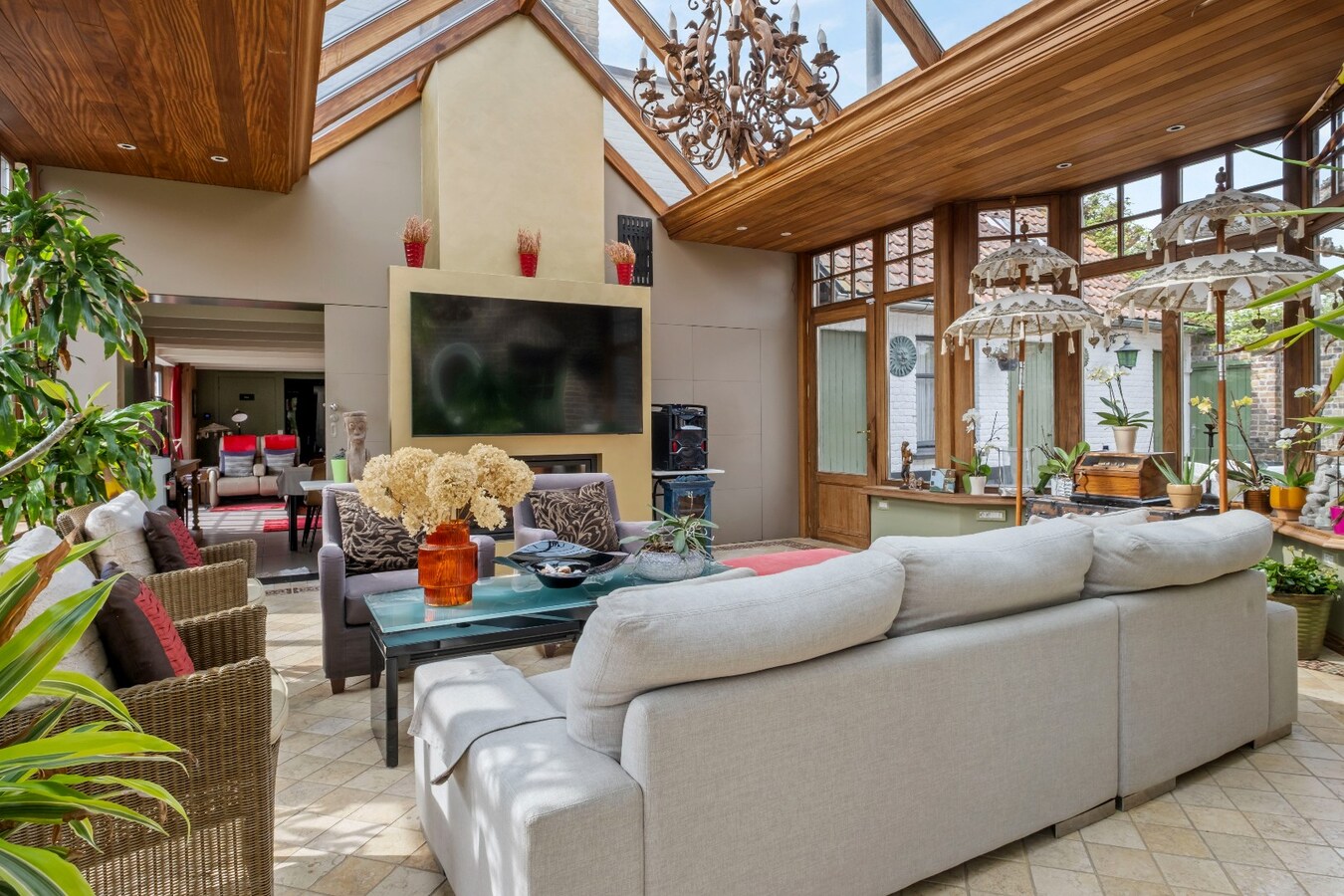 Exclusieve villa met buitenzwembad en privéwelness te Waregem ! 