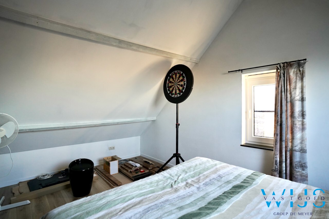 Volledig gerenoveerd woonhuis op 750m² in hartje Ertvelde ! 