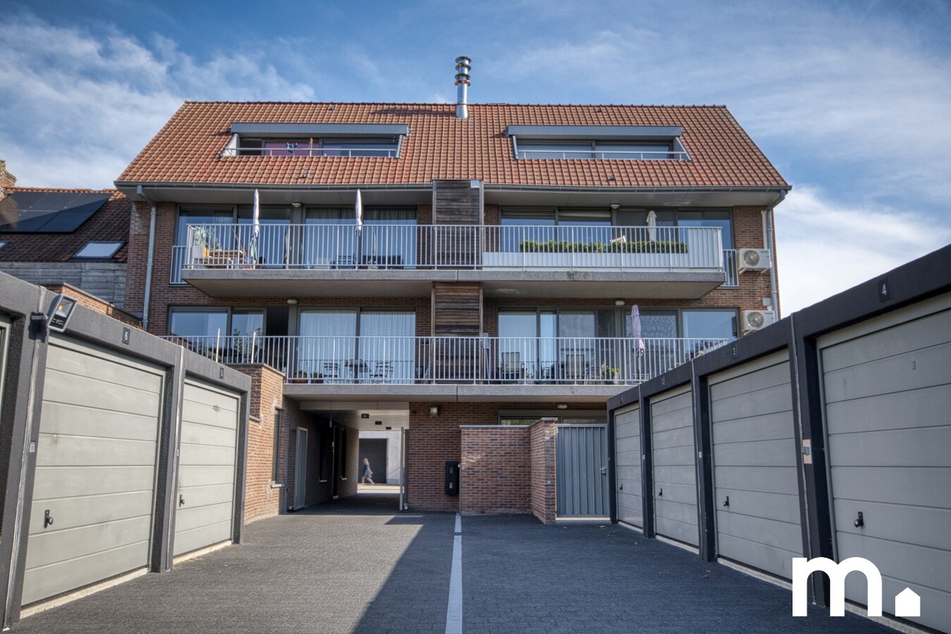 Instapklaar gelijkvloers appartement met garage te koop in Geluwe ! 