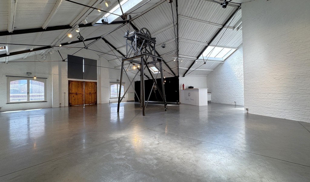 Kantoren en showrooms te huur in loftgebouw te Antwerpen