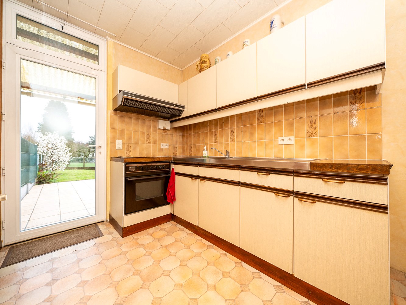 Ruime woning met 5 kamers (mogelijk) en open zicht 