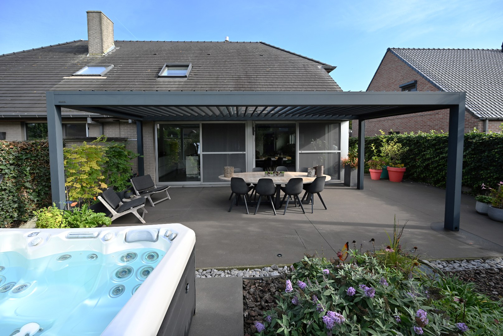 Instapklare woning met 3 slpks, garage, tuin én zonneterras te Kluizen 