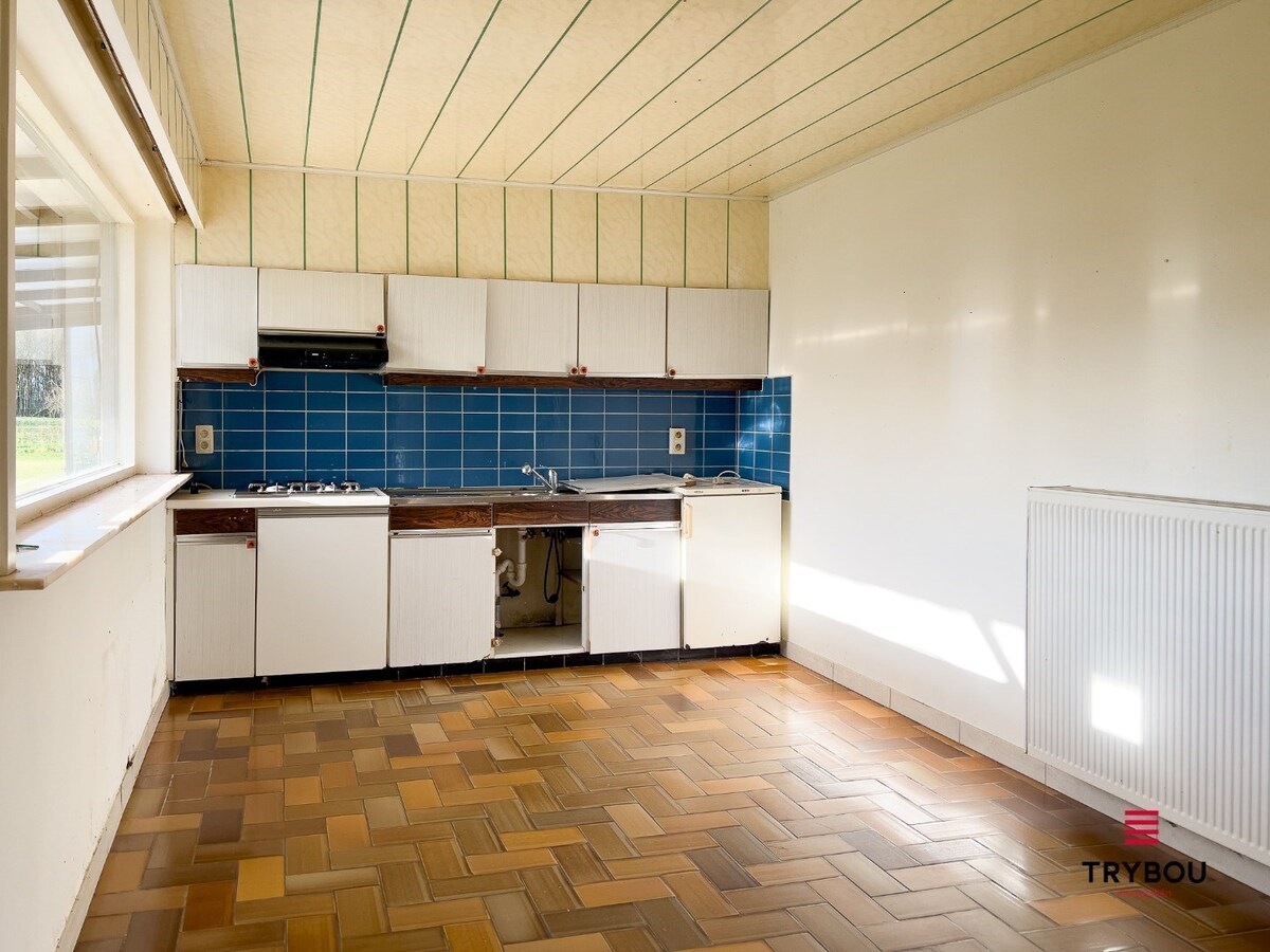 Te renoveren woning met bijgebouw op ruime perceel van 1273m² 