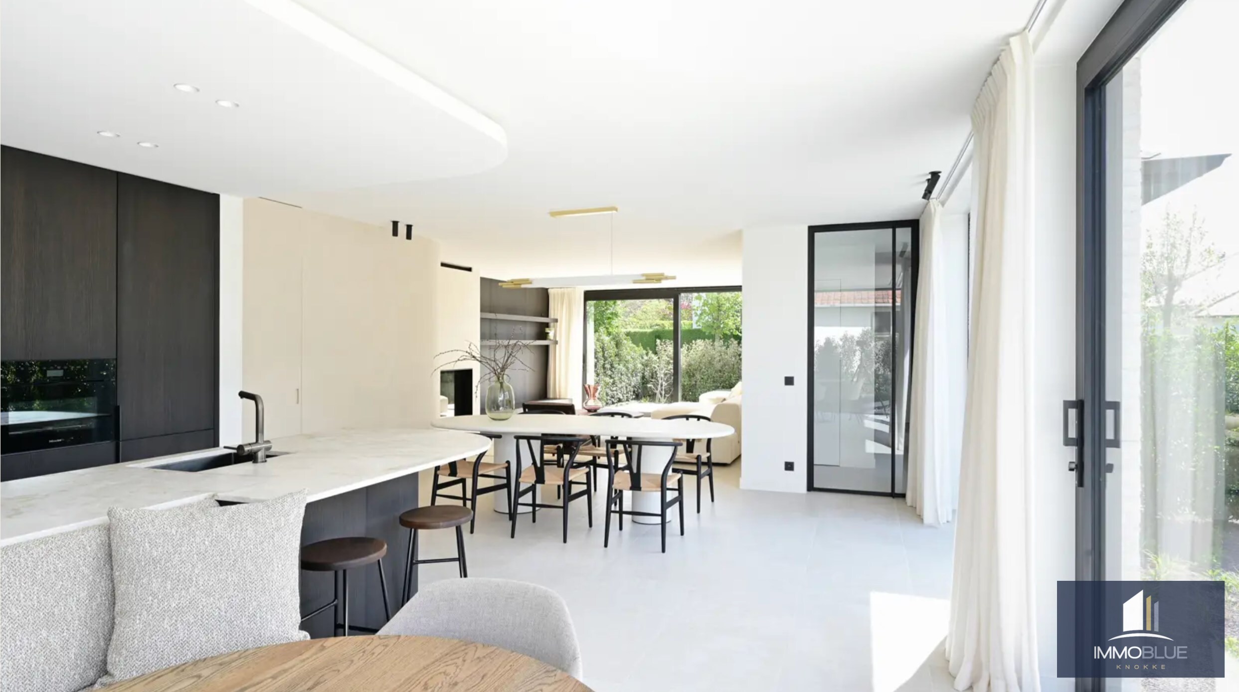 Nieuwbouw koppelvilla dichtbij het centrum van Knokke en op wandelafstand van het strand. 