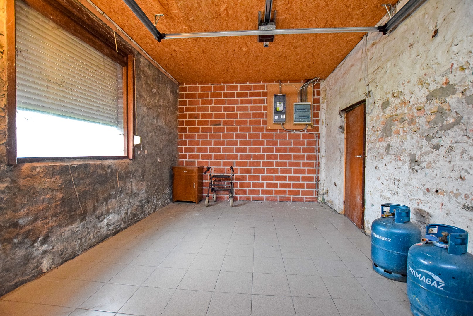 Gezellige woning te koop in Hoogstade met zongerichte tuin en zijtoegang. 